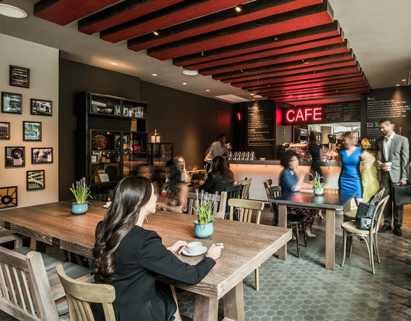 Imagen del bar/restaurante del Hotel Virgin Hotels Chicago. Foto 4