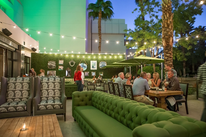 Imagen del bar/restaurante del Hotel Virgin Hotels Las Vegas, Curio Collection By Hilton. Foto 6