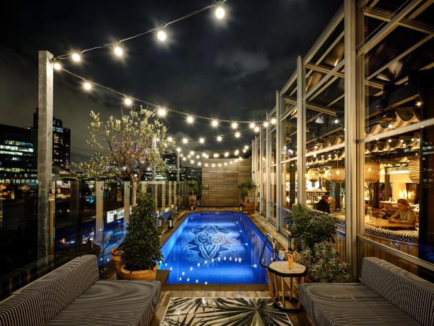 Imagen de la piscina del Hotel Virgin Hotels London - Shoreditch. Foto 14
