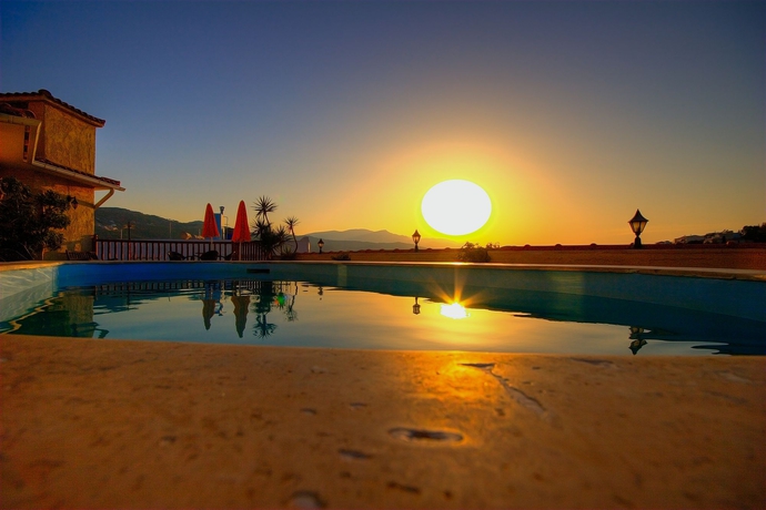 Imagen de la piscina del Hotel Virginia, Municipal Unit of Vathy. Foto 14