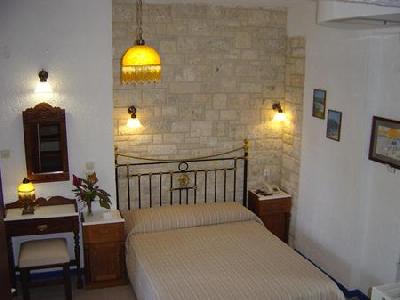 Imagen de los exteriores del Hotel Virginia, NIkiti. Foto 8