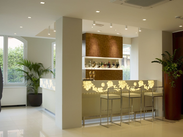 Imagen del bar/restaurante del Hotel Virginia Palace. Foto 3