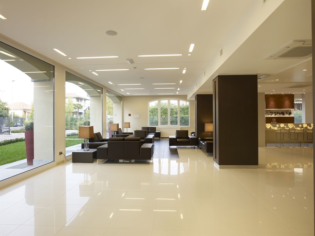 Imagen de los interiores del Hotel Virginia Palace. Foto 9