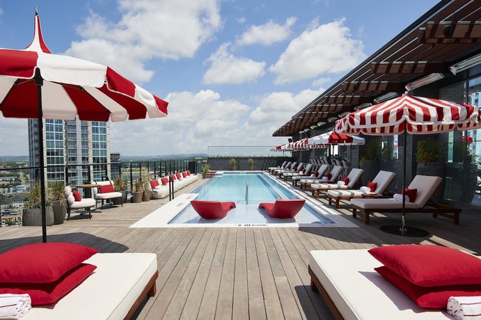 Imagen de la piscina del Hotel Virgins Nashville. Foto 19