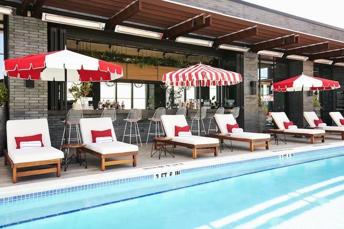 Imagen de la piscina del Hotel Virgins Nashville. Foto 20