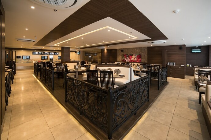 Imagen del bar/restaurante del Hotel Virgo Sumeru. Foto 9