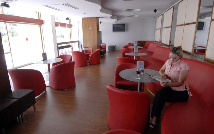 Imagen del bar/restaurante del Hotel Vis. Foto 2