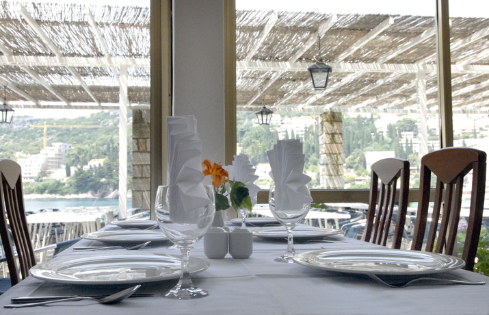 Imagen del bar/restaurante del Hotel Vis. Foto 3