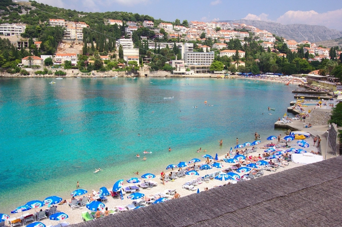 Imagen de los exteriores del Hotel Vis. Foto 13