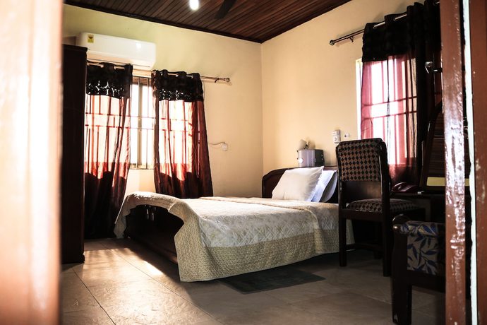 Imagen de la habitación del Hotel Vis-A-Vis. Foto 16