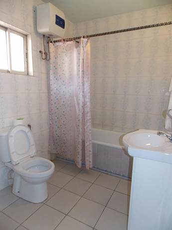 Imagen de la habitación del Hotel Visa Karenas. Foto 6