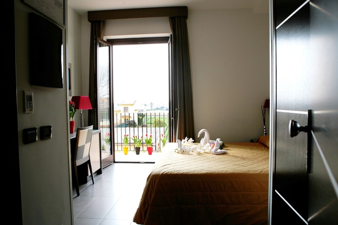 Imagen de la habitación del Hotel Visagi. Foto 15