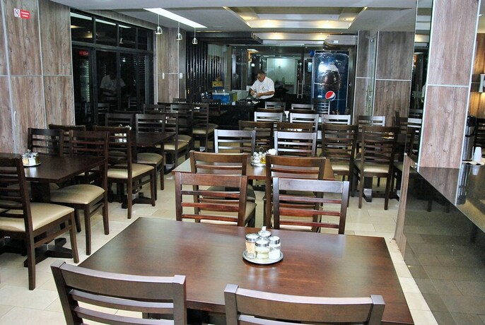 Imagen del bar/restaurante del Hotel Visconde. Foto 22