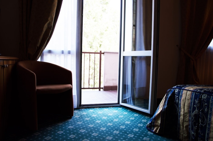 Imagen de la habitación del Hotel Visconti. Foto 4