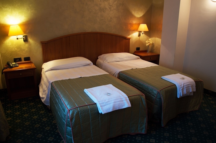 Imagen de la habitación del Hotel Visconti. Foto 9