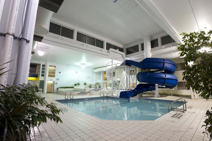 Imagen de la piscina del Hotel Viscount Gort. Foto 18