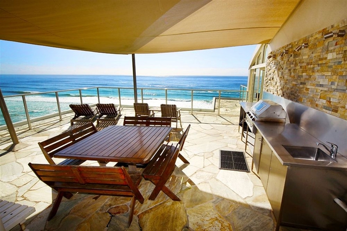 Imagen de los exteriores del Hotel Viscount On The Beach. Foto 11