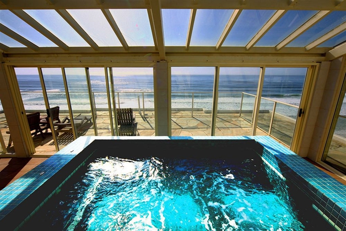 Imagen de la piscina del Hotel Viscount On The Beach. Foto 16