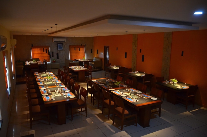 Imagen del bar/restaurante del Hotel Vishal Prakruthi Resorts. Foto 5