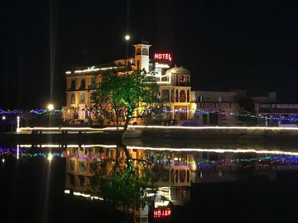Imagen general del Hotel Vishalas The Raj Kesar Regency. Foto 1