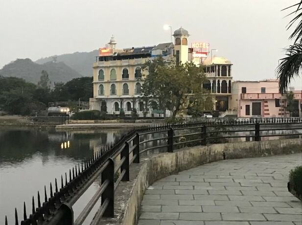 Imagen general del Hotel Vishalas The Raj Kesar Regency. Foto 2