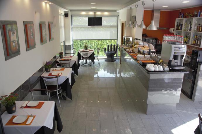 Imagen del bar/restaurante del Hotel Vista Al Sol. Foto 3