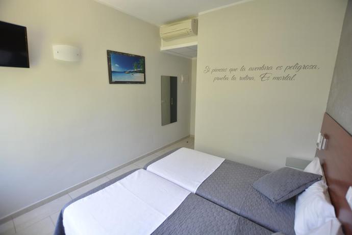 Imagen de la habitación del Hotel Vista Al Sol. Foto 8