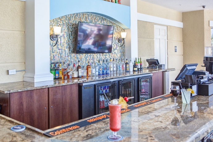 Imagen de la piscina del Hotel Vista Cay by Millenium. Foto 13