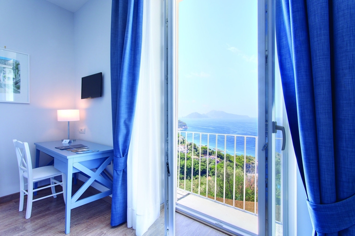 Imagen de la habitación del Hotel Vista Di Capri. Foto 7