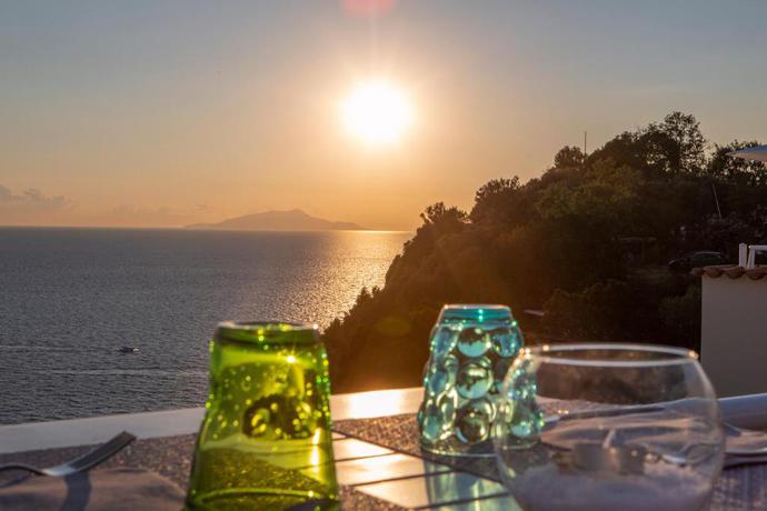 Imagen de los exteriores del Hotel Vista Di Capri. Foto 13