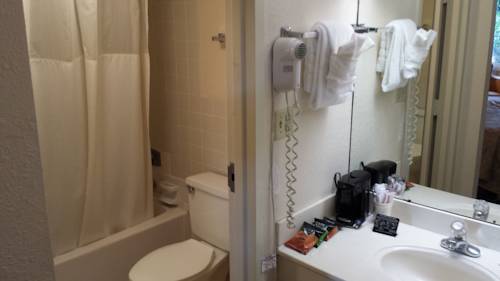 Imagen de la habitación del Hotel Vista Inn and Suites Tampa. Foto 3