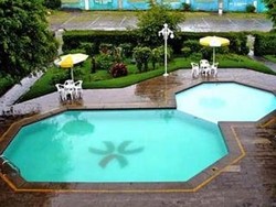 Imagen de la piscina del Hotel Vista Junior Guadalajara. Foto 8