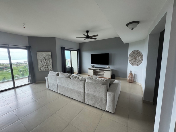 Imagen de la habitación del Hotel Vista Mar 3 bedroom ocean view Beach Golf Marina. Foto 9