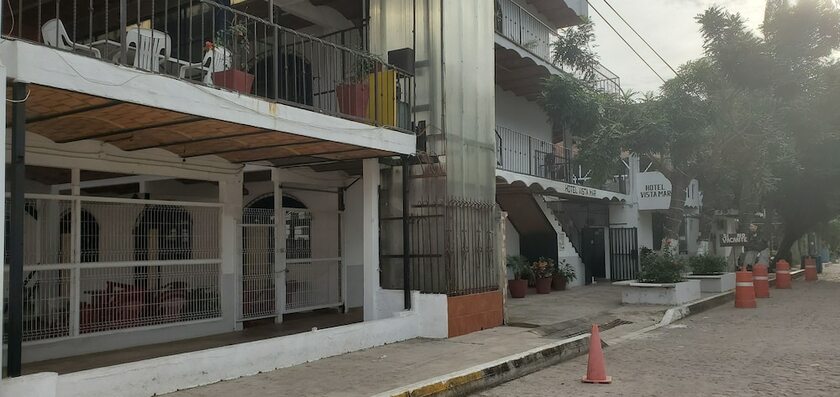 Imagen general del Hotel Vista Mar, Playa los Ayala. Foto 3