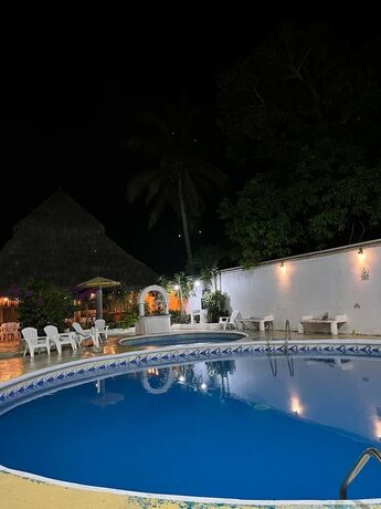 Imagen general del Hotel Vista Mar, Playa los Ayala. Foto 12