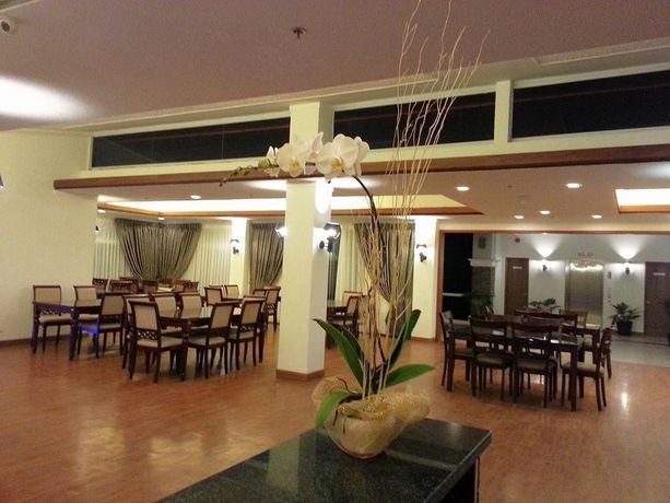 Imagen de la piscina del Hotel Vista Real, Tagaytay. Foto 12