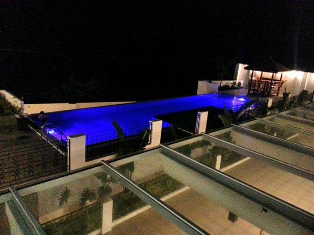 Imagen de la piscina del Hotel Vista Real, Tagaytay. Foto 16