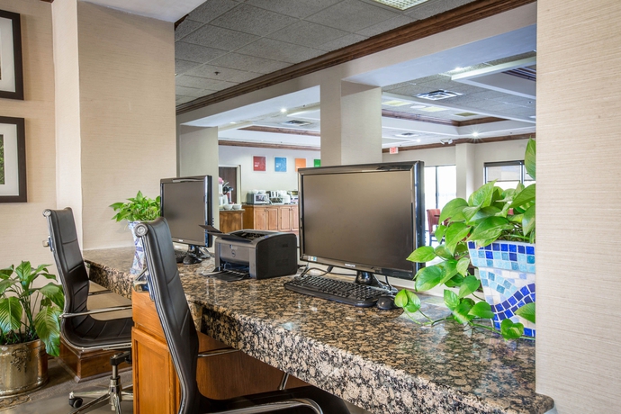 Imagen de los interiores del Hotel Vista Suites Near Island and Leconte Convention Center. Foto 14
