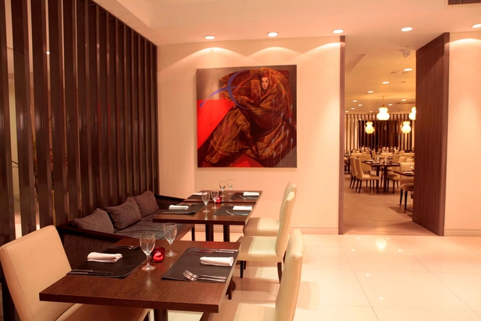 Imagen del bar/restaurante del Hotel Vista Suites Spa and Golf. Foto 4