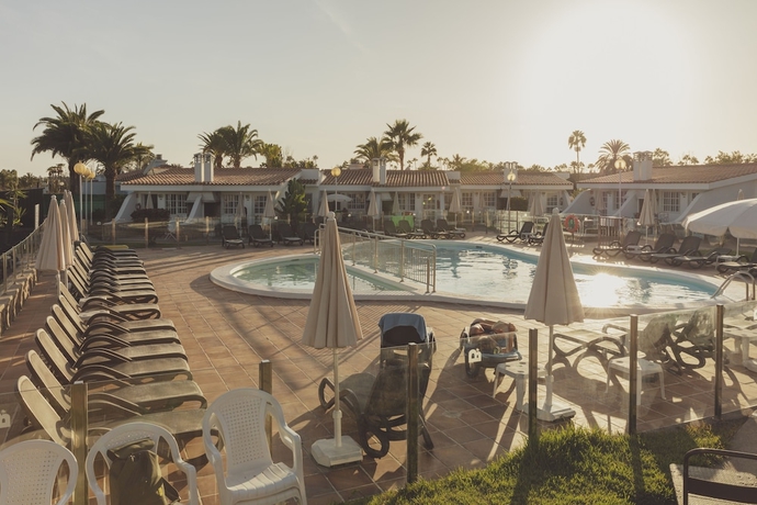 Imagen de la piscina del Hotel Vista Verde. Foto 17