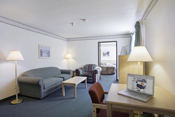 Imagen de los interiores del Hotel Vista Yosemite Inn Oakhurst. Foto 11