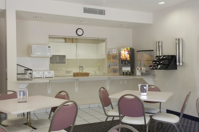 Imagen del bar/restaurante del Hotel Vista Yosemite Inn Oakhurst. Foto 4