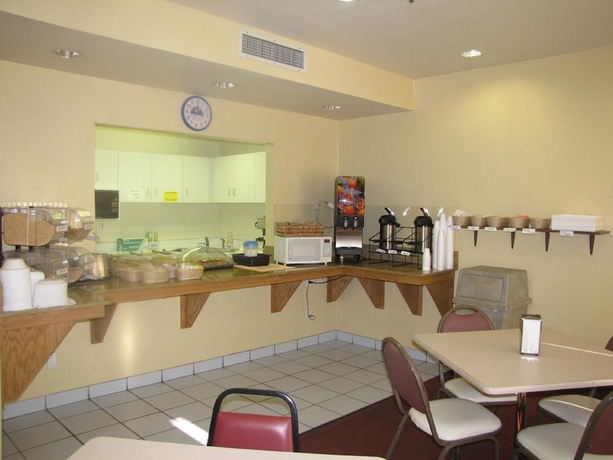 Imagen del bar/restaurante del Hotel Vista Yosemite Inn Oakhurst. Foto 5