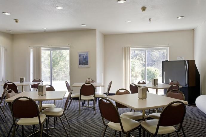 Imagen de los interiores del Hotel Vista Yosemite Inn Oakhurst. Foto 13