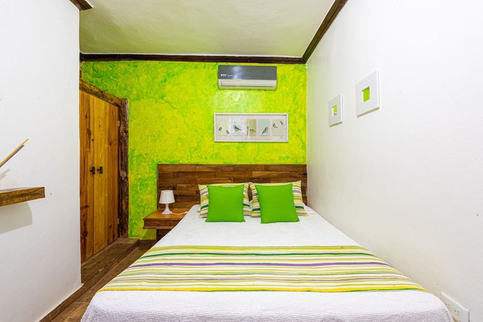 Imagen de la habitación del Hotel Vista de Aguilas Ecolodge. Foto 6