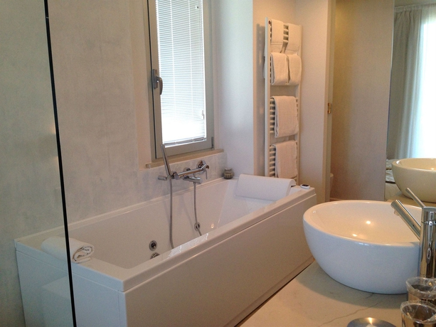 Imagen de la habitación del Hotel Vistamare Suite. Foto 4