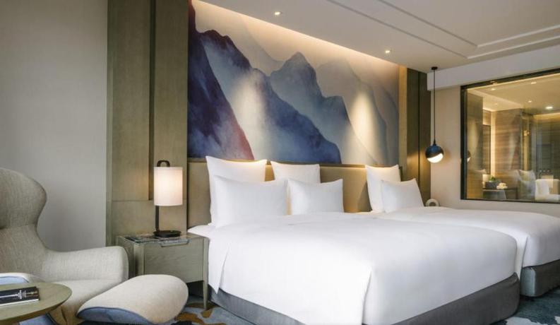 Imagen de la habitación del Hotel Vistas al mar Pullman Zhoushan. Foto 13