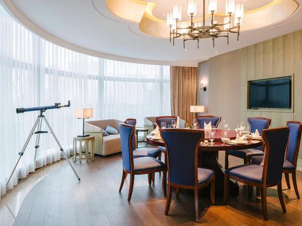 Imagen del bar/restaurante del Hotel Vistas al mar Pullman Zhoushan. Foto 8