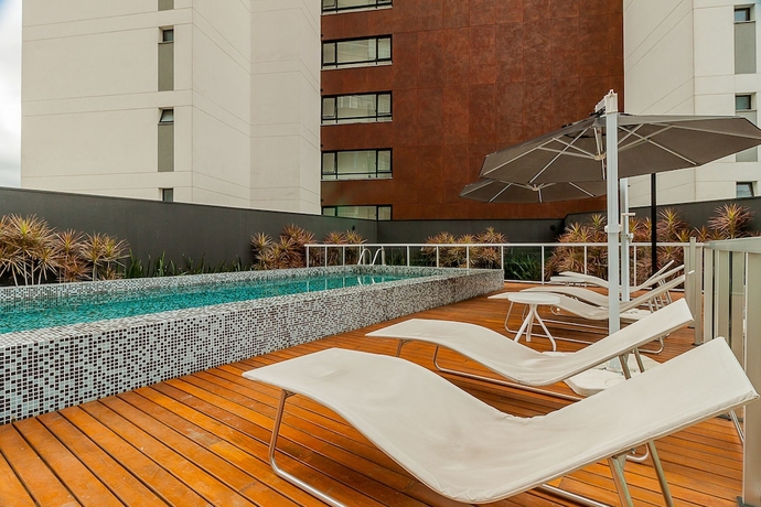 Imagen de la piscina del Hotel Vitacon - Quat&aacute;. Foto 18
