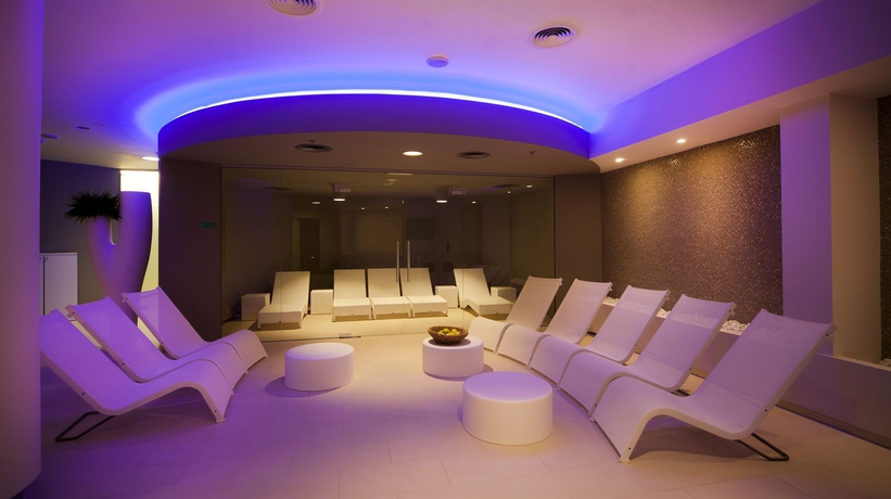 Imagen de la piscina del Hotel Vitality Punta. Foto 15